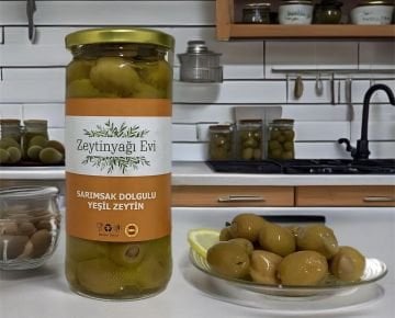 Zeytinyağında Marine Edilmiş Sarımsak Dolgulu Yeşik Zeytin Cam Şişe 450 gram